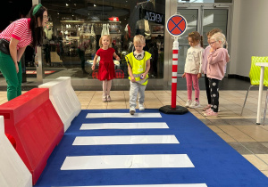Przedszkolaki z grupy XII w Bezpiecznym Miasteczku Przedsiębiorczości
