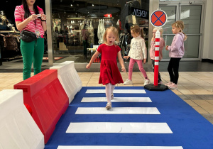 Przedszkolaki z grupy XII w Bezpiecznym Miasteczku Przedsiębiorczości
