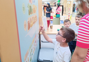 Przedszkolaki z grupy XII w Bezpiecznym Miasteczku Przedsiębiorczości