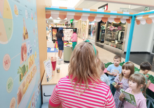 Przedszkolaki z grupy XII w Bezpiecznym Miasteczku Przedsiębiorczości