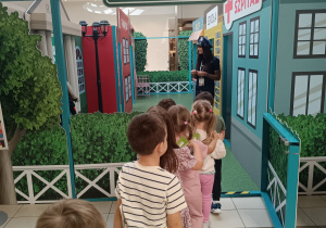 Przedszkolaki z grupy XII w Bezpiecznym Miasteczku Przedsiębiorczości