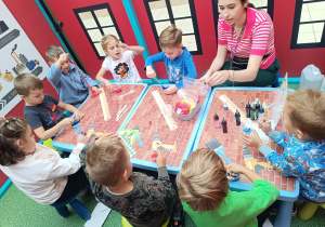 Przedszkolaki z grupy XII w Bezpiecznym Miasteczku Przedsiębiorczości