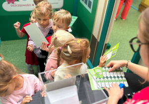 Przedszkolaki z grupy XII w Bezpiecznym Miasteczku Przedsiębiorczości