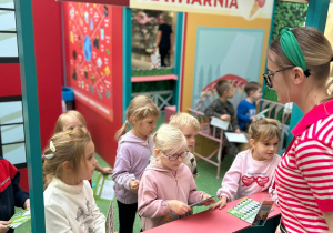 Przedszkolaki z grupy XII w Bezpiecznym Miasteczku Przedsiębiorczości