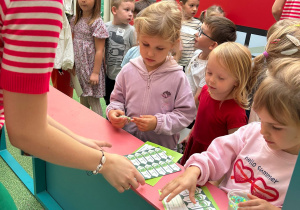 Przedszkolaki z grupy XII w Bezpiecznym Miasteczku Przedsiębiorczości