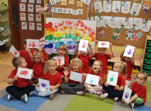 „Tęcza Przyjaźni i Kolorowe Emocje w Dniu Chłopaka” - zajęcia w grupie X w ramach Tygodnia Budowania Relacji.