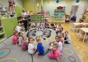 „Kijki w małych rączkach” – Starszaki na start – gr. IV
