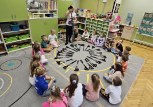 „Kijki w małych rączkach” – Starszaki na start – gr. IV