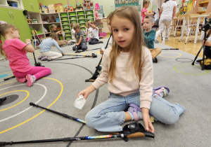 „Kijki w małych rączkach” – Starszaki na start – gr. IV