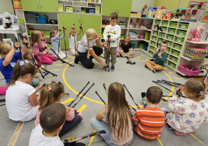 „Kijki w małych rączkach” – Starszaki na start – gr. IV