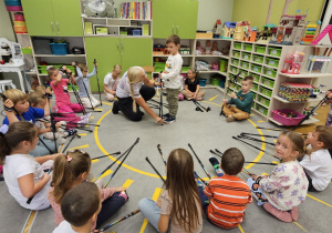 „Kijki w małych rączkach” – Starszaki na start – gr. IV