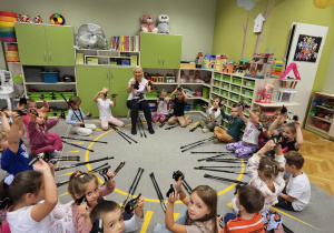 „Kijki w małych rączkach” – Starszaki na start – gr. IV