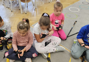 „Kijki w małych rączkach” – Starszaki na start – gr. IV