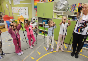 „Kijki w małych rączkach” – Starszaki na start – gr. IV