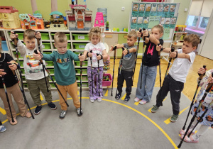 „Kijki w małych rączkach” – Starszaki na start – gr. IV