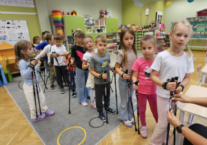 „Kijki w małych rączkach” – Starszaki na start – gr. IV