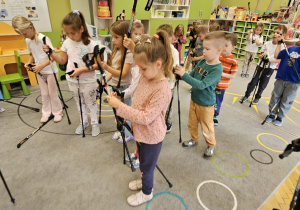 „Kijki w małych rączkach” – Starszaki na start – gr. IV