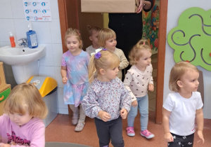 "Mam super moce... i dzielę się nimi". Świętujemy Dzień Chłopaka w ramach Tygodnia Budowania Relacji - grupa IX
