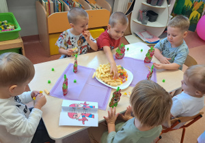 "Mam super moce... i dzielę się nimi". Świętujemy Dzień Chłopaka w ramach Tygodnia Budowania Relacji - grupa IX