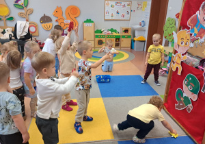 "Mam super moce... i dzielę się nimi". Świętujemy Dzień Chłopaka w ramach Tygodnia Budowania Relacji - grupa IX