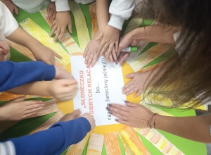 „Słoneczko dobrych relacji… Bo razem świecimy jaśniej...” – zajęcia w gr. XII w ramach Tygodnia Budowania Relacji