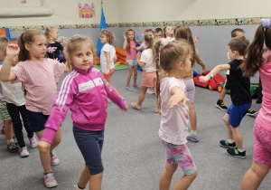 „Kijki w małych rączkach” – kreatywne zabawy w gr. IV