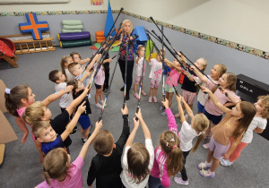 „Kijki w małych rączkach” – kreatywne zabawy w gr. IV