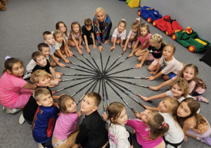 „Kijki w małych rączkach” – kreatywne zabawy w gr. IV