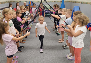 „Kijki w małych rączkach” – kreatywne zabawy w gr. IV