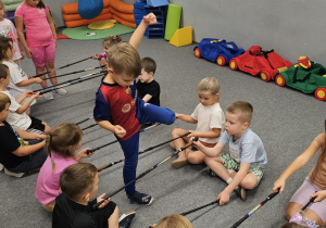 „Kijki w małych rączkach” – kreatywne zabawy w gr. IV