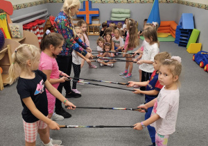 „Kijki w małych rączkach” – kreatywne zabawy w gr. IV