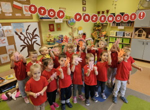 „ Rączki, które pomagają” – gr. X. w akcji „Dzieciństwo bez przemocy”.