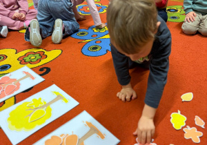 „Dotykam, słucham, czuję – jesień”