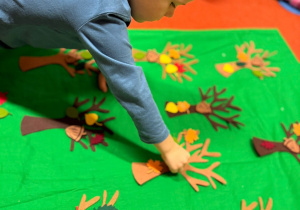 „Dotykam, słucham, czuję – jesień”