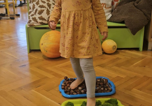 „Dotykam, słucham, czuję – jesień”