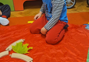 „Dotykam, słucham, czuję – jesień”