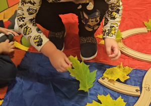 „Dotykam, słucham, czuję – jesień”