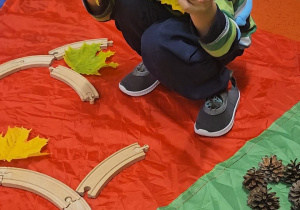 „Dotykam, słucham, czuję – jesień”