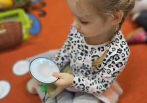 „Dotykam, słucham, czuję – jesień”