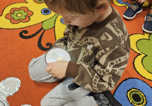 „Dotykam, słucham, czuję – jesień”