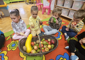 „Dotykam, słucham, czuję – jesień”