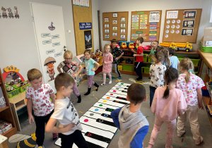 Dźwięki, kolory i uśmiechy – Color Piano w gr III