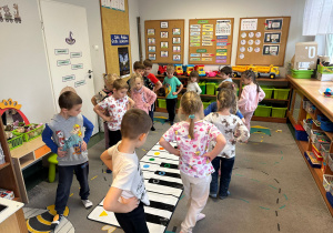 Dźwięki, kolory i uśmiechy – Color Piano w gr III