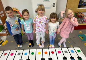 Dźwięki, kolory i uśmiechy – Color Piano w gr III