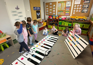 Dźwięki, kolory i uśmiechy – Color Piano w gr III