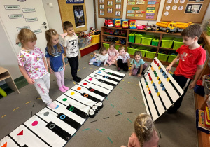 Dźwięki, kolory i uśmiechy – Color Piano w gr III