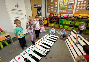 Dźwięki, kolory i uśmiechy – Color Piano w gr III