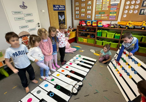 Dźwięki, kolory i uśmiechy – Color Piano w gr III