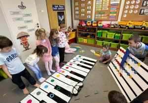 Dźwięki, kolory i uśmiechy – Color Piano w gr III