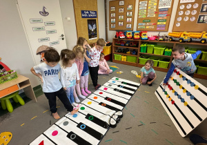 Dźwięki, kolory i uśmiechy – Color Piano w gr III